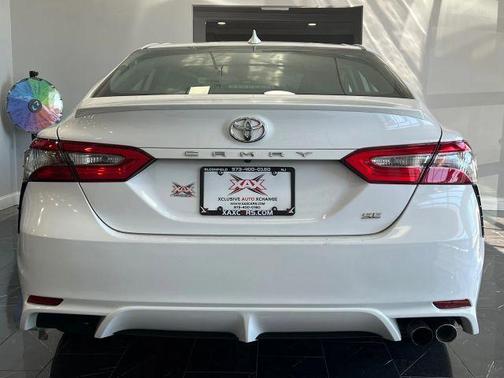White 2019 Toyota Camry SE