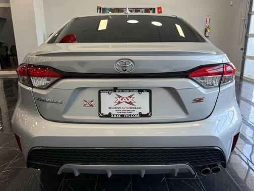 Silver 2022 Toyota Corolla SE