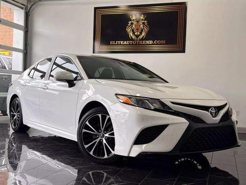 2020 Toyota Camry SE
