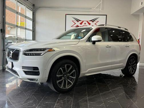 White 2018 Volvo XC90 T5 Momentum
