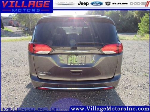 2017 Chrysler Pacifica Touring-L