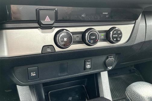 2016 Toyota Tacoma SR