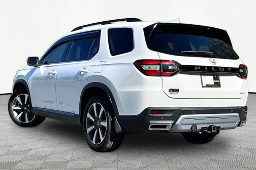 Platinum White Pearl 2023 Honda Pilot AWD Elite