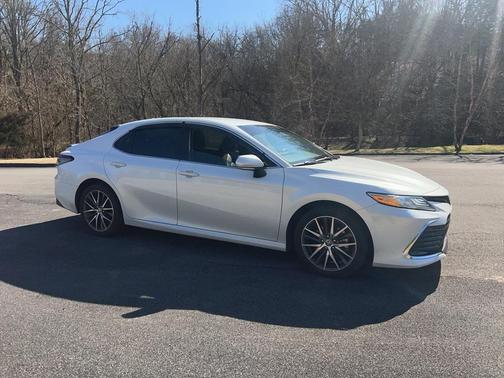 2023 Toyota Camry Hybrid XLE