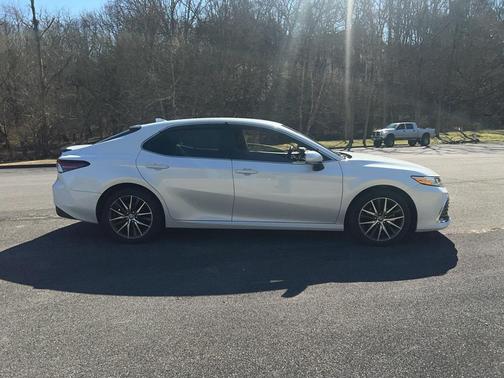 2023 Toyota Camry Hybrid XLE