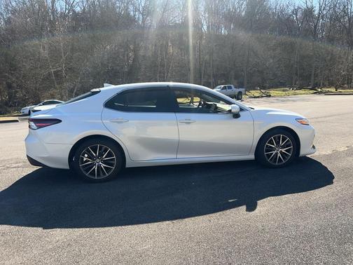 2023 Toyota Camry Hybrid XLE