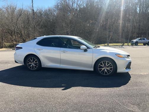 2023 Toyota Camry Hybrid XLE