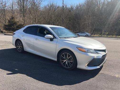 2023 Toyota Camry Hybrid XLE