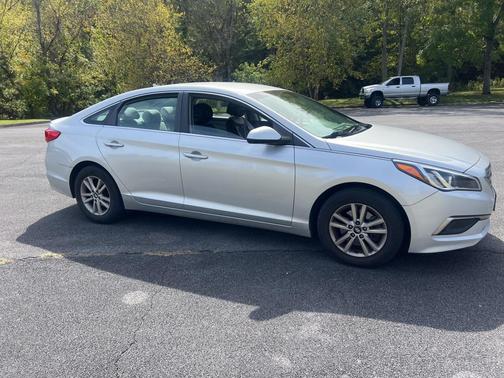2017 Hyundai SONATA SE