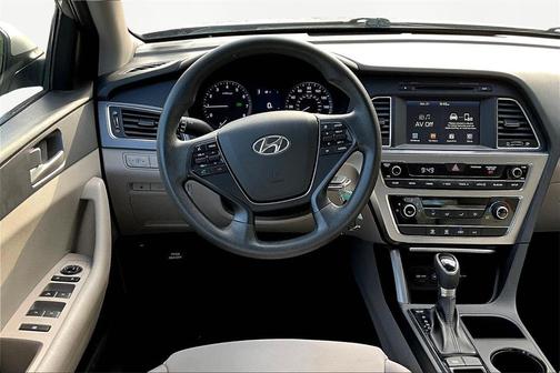 2017 Hyundai SONATA SE