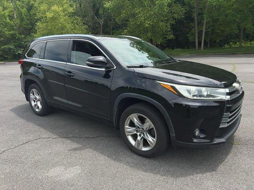 Midnight Black Metallic 2017 Toyota Highlander Limited