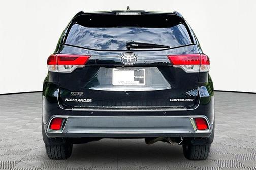 Midnight Black Metallic 2017 Toyota Highlander Limited