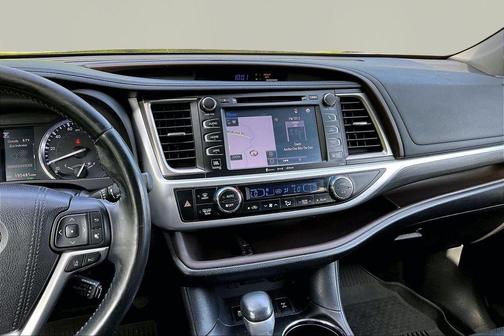 Midnight Black Metallic 2017 Toyota Highlander Limited