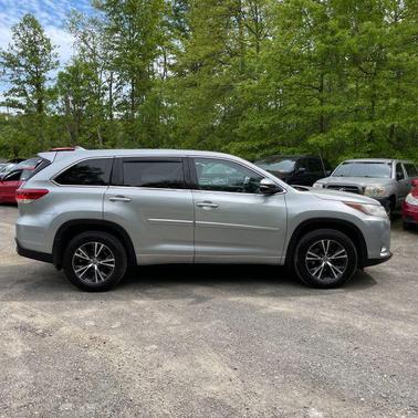 Celestial Silver Metallic 2017 Toyota Highlander LE Plus
