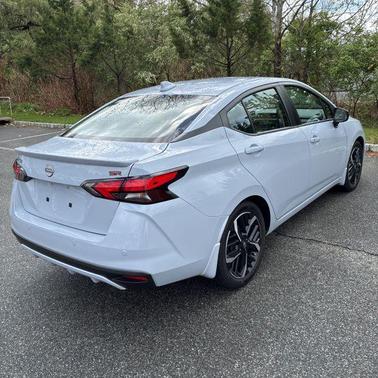 Gray Sky Pearl 2023 Nissan Versa 1.6 S