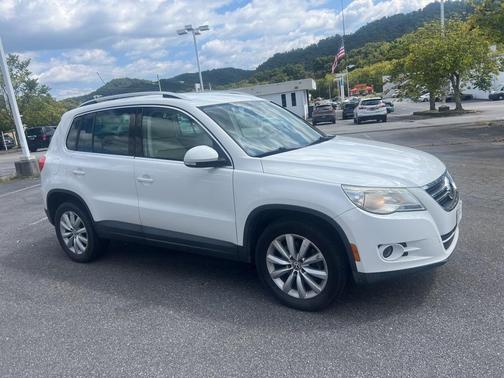 2011 Volkswagen Tiguan SE