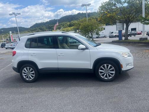2011 Volkswagen Tiguan SE