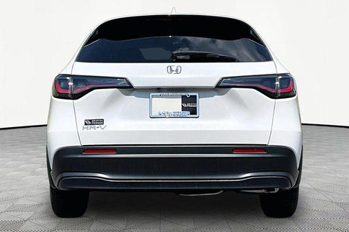 Platinum White Pearl 2026 Honda HR-V LX