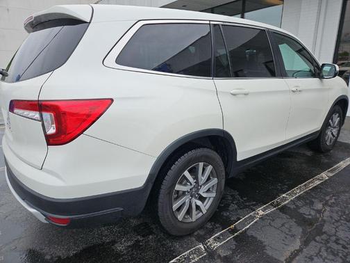 White Diamond Pearl 2019 Honda Pilot EX