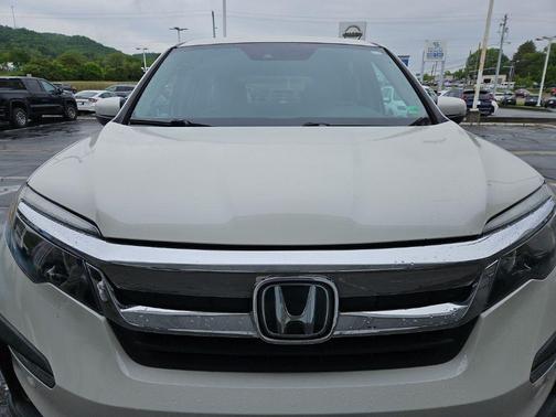White Diamond Pearl 2019 Honda Pilot EX