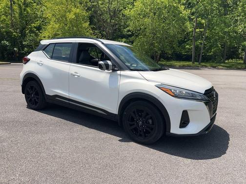 Aspen White Tricoat 2024 Nissan Kicks SR