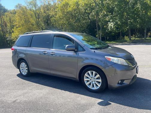 2014 Toyota Sienna XLE