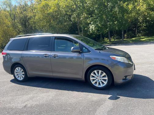 2014 Toyota Sienna XLE