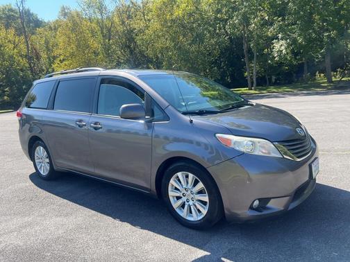 2014 Toyota Sienna XLE