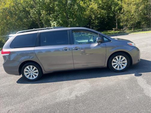 2014 Toyota Sienna XLE