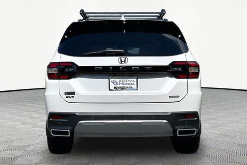 Platinum White Pearl 2026 Honda Pilot Touring 8-Passenger