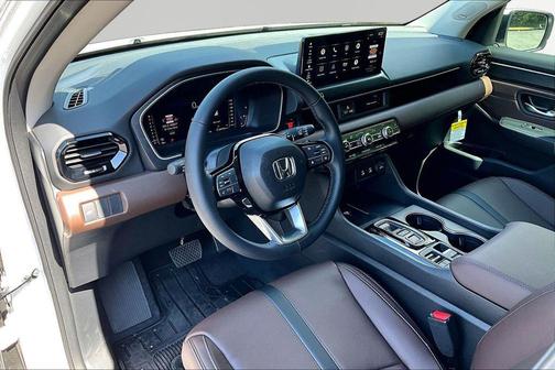 Platinum White Pearl 2026 Honda Pilot Touring 8-Passenger
