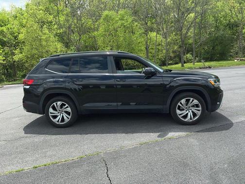 Deep Black Pearl 2021 Volkswagen Atlas 3.6L SE w/Technology