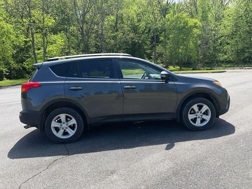 Magnetic Gray Pearl 2014 Toyota RAV4 XLE