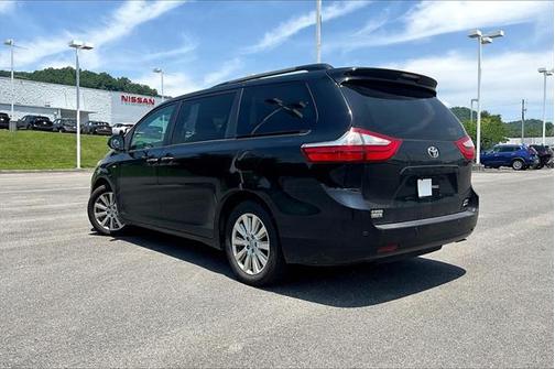2016 Toyota Sienna XLE