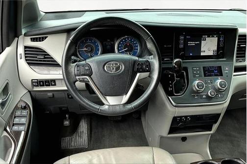 2016 Toyota Sienna XLE