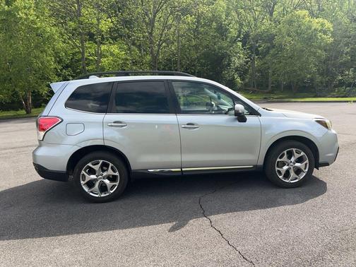 Ice Silver Metallic 2018 Subaru Forester 2.5i Touring