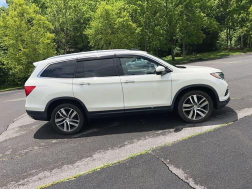 White Diamond Pearl 2017 Honda Pilot Elite