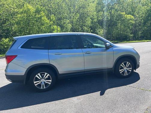 Lunar Silver Metallic 2017 Honda Pilot EX-L