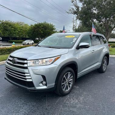 Celestial Silver Metallic 2018 Toyota Highlander XLE