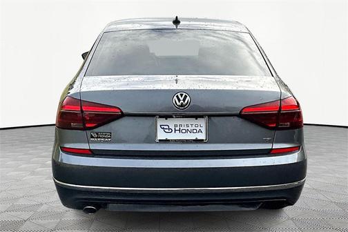 2017 Volkswagen Passat 1.8T R-Line w/Comfort