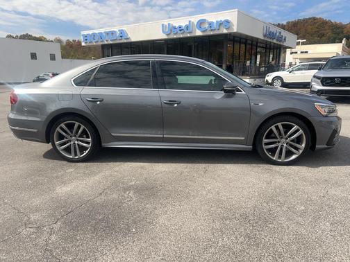 2017 Volkswagen Passat 1.8T R-Line w/Comfort