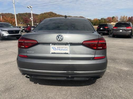 2017 Volkswagen Passat 1.8T R-Line w/Comfort