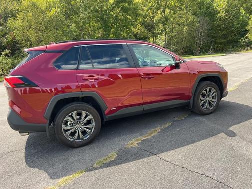 2025 Toyota RAV4 Hybrid XLE Premium
