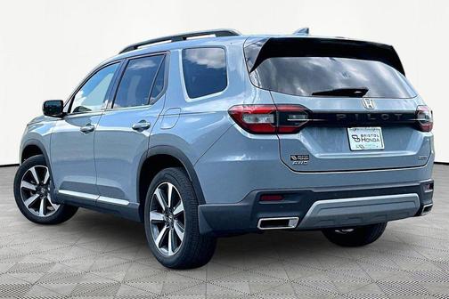 Gray Pearl 2024 Honda Pilot Touring 8-Passenger