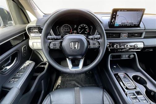 2025 Honda Pilot Touring 8-Passenger