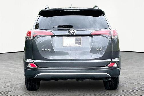 Magnetic Gray Metallic 2018 Toyota RAV4 XLE