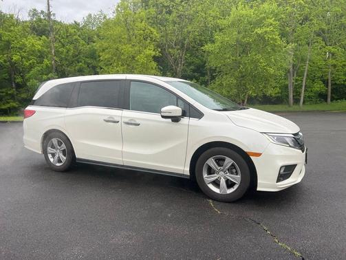 White Diamond Pearl 2018 Honda Odyssey EX-L