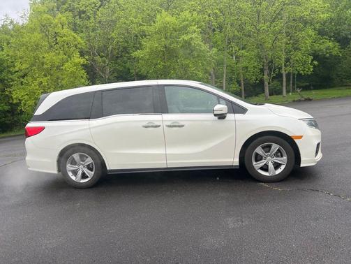 White Diamond Pearl 2018 Honda Odyssey EX-L