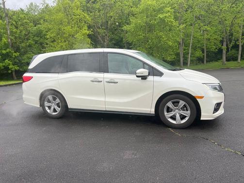 White Diamond Pearl 2018 Honda Odyssey EX-L