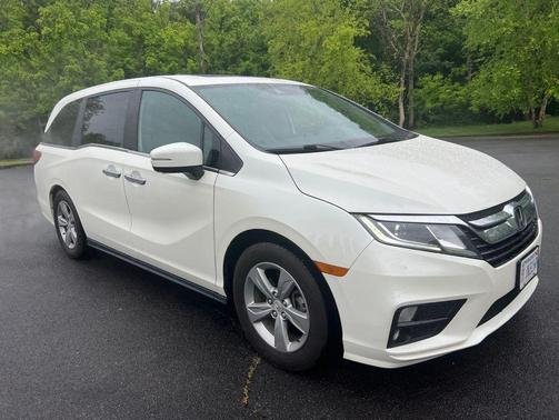 White Diamond Pearl 2018 Honda Odyssey EX-L